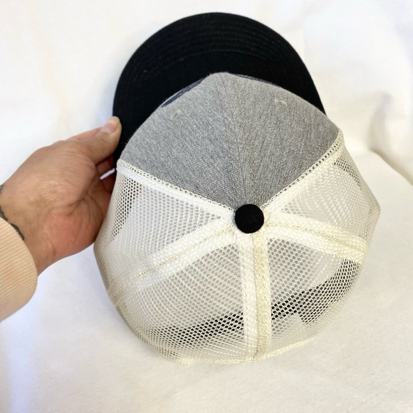 The North Face brand baseball cap adjustable gray and white with eagle snap back - Picture 4 of 7